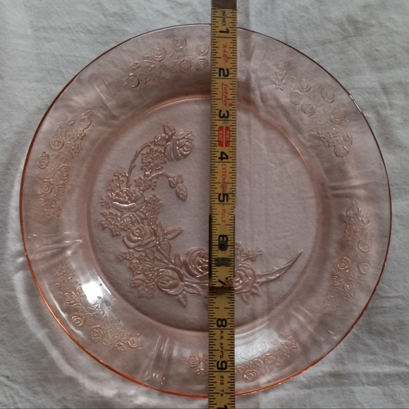 Vintage Pink depression glass 'Sharon' Cabbage Rose Plate, 9 inches - Picture 4 of 7